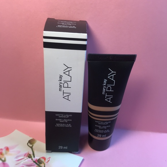 Mary Kay At Play Makeup Light to Medium - Picture 2 of 6